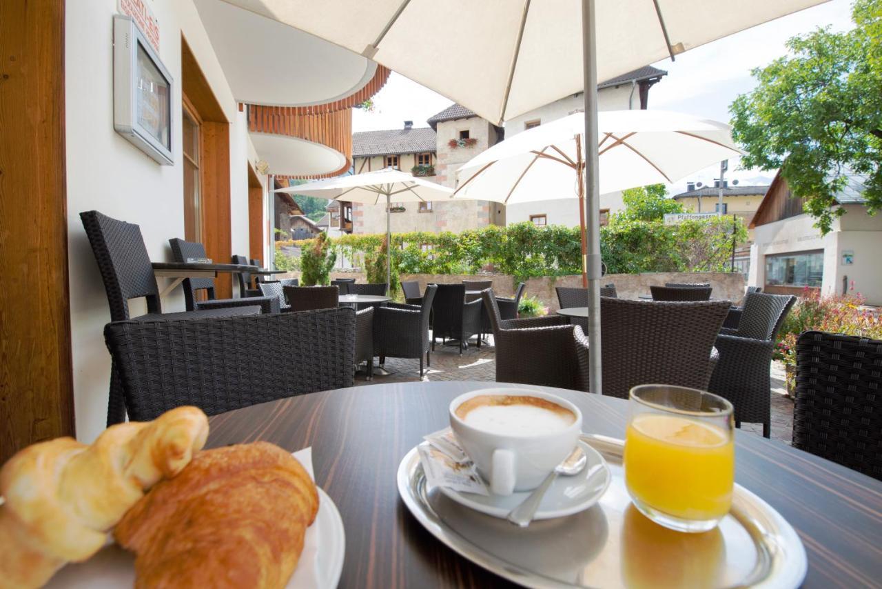 Hotel Engel Злудерно Экстерьер фото