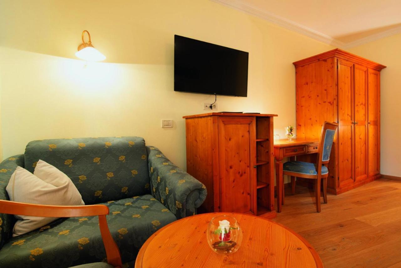 Hotel Engel Злудерно Экстерьер фото