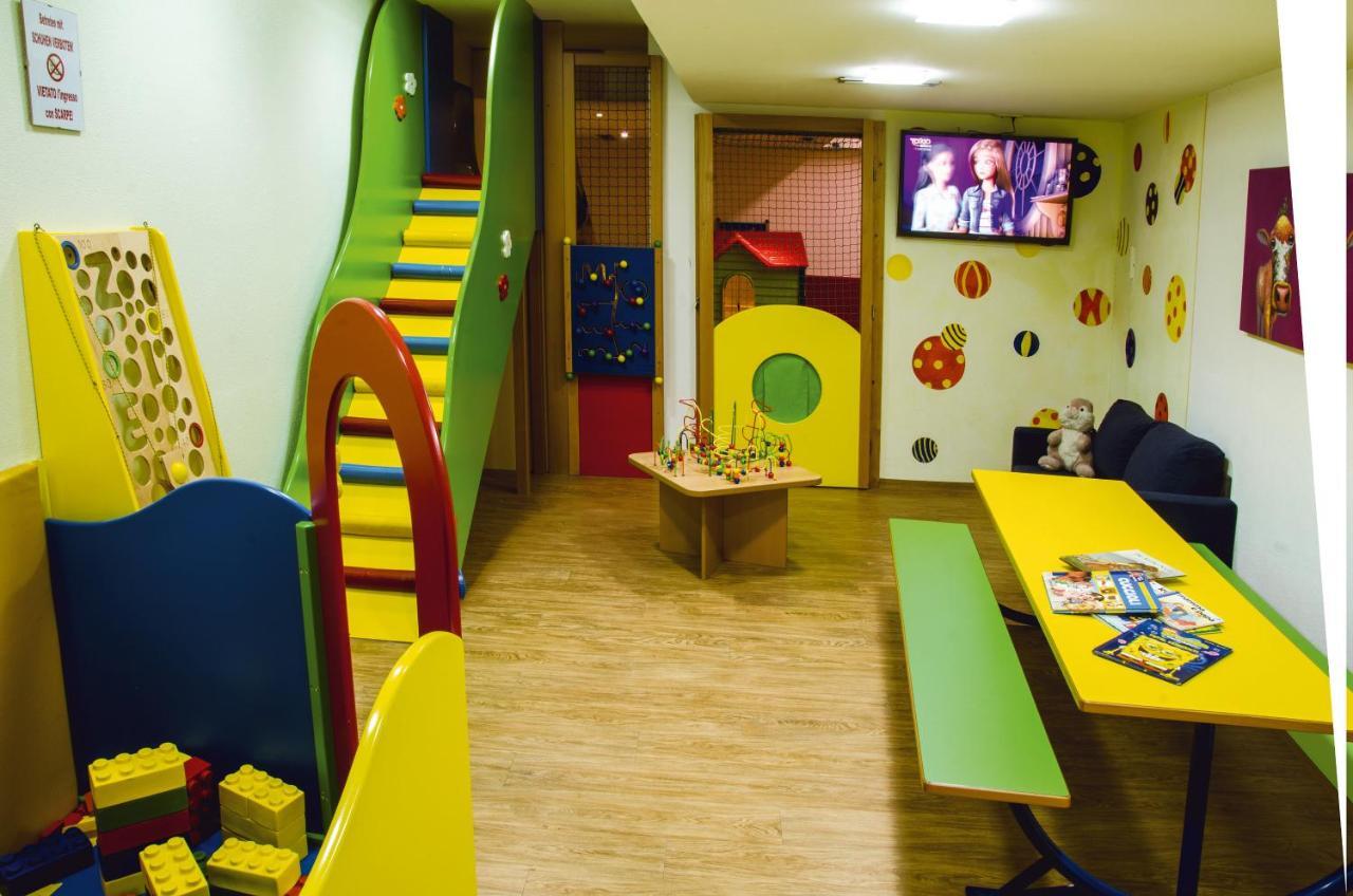 Hotel Engel Злудерно Экстерьер фото